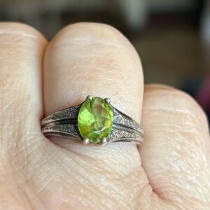 Green Peridot SIZE 7.5 Elegant Sterling Silver Ring with Green Gemstone 925